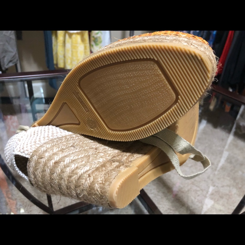 Shoe - Picture 5 of 7